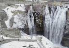 Tortum Şelalesi beyaza b&uuml;r&uuml;nd&uuml; 