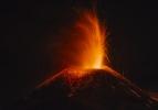 Etna Yanardağı lav ve kül püskürtmeye devam ediyor!