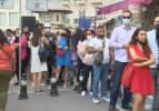 Kısıtlamasız ilk pazarda Büyükada'da uzun kuyruklar oluştu