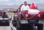 Gelin almaya çekiciye yüklediği off-road aracıyla gitti