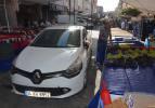 Pazarın ortasına bırakılan araca tepsili operasyon!