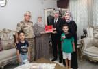 Jandarma Komutanı'na Hatay'da Kur'an hediye edildi