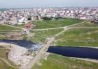 Çorlu Deresi'nden korkanlar göçüyor; yine simsiyah akıyor