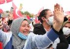 Cumhurbaşkanı Erdoğan'ı görünce gözyaşlarını tutamadı