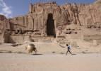 Afganlar, patlatılan dev Buda heykellerini restore edecek