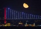 İstanbul'da yarımay manzarası!