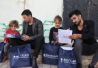 Baykar, ilk deneme uçuşlarının yapıldığı köyün sakinlerine İHA maketi hediye etti
