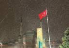 İstanbul gece beyaza büründü