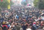 Uzun süre sonra Taksim'de dikkat çeken kalabalık