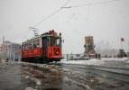 Taksim'den mest eden kar görüntüleri