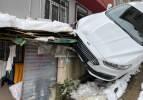 İstanbul'da karda kayan araç doğalgaz kutusunu patlattı