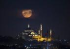İstanbul'da hayran bırakan dolunay manzarası
