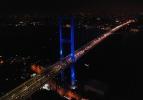 İstanbul Boğazı, bordo mavi renklere büründü
