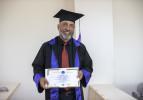 Tercümanlık hayaliyle 60'ından sonra girdiği üniversiteden mezun oldu