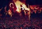 Ünlü isimlerden 15 Temmuz paylaşımı! 