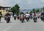 Motorlu düğün konvoyu görenleri şaşırttı