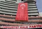 Bayrağa hakaret edip fırlattılar hatta mitinglerinde yasakladılar! CHP'de bayrak gerçekleri
