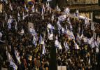 Tel Aviv'de yaklaşık 80 bin İsrailli gösterici aşırı sağcı Netanyahu hükümetini protesto etti