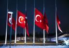Milli yas ilanının ardından tüm Türkiye'de bayraklar yarıya indirildi