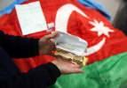 Azerbaycan'dan gelen yardımlardan çıkan notlar okuyanları duygulandırdı