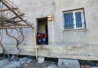 Deprem evi yıkmadı ama 30 santim kaldırıp, 2 metre ileriye taşıdı