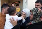 Emine Erdoğan depremzedeleri ziyaret etti