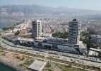 İskenderun'daki 87 metrelik iki kule izolatör olmamasına rağmen yerinden bile oynamadı