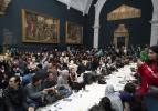 Londra'nın ünlü Victoria ve Albert Müzesi'nde toplu iftar programı 