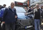 Maslak'taki oto sanayi ustaları Togg'u inceledi: 10 üzerinden 10 veriyorum