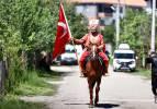 Seçimden renkli kareler: Oy kullanmaya böyle geldiler!