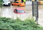 Ankara'da şiddetli yağış: Cadde ve sokaklar göle döndü!