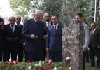 MHP Genel Başkanı Bahçeli, Alparslan Türkeş'in kabrini ziyaret etti