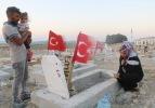 Deprem mezarlığında hüzünlü bayram ziyareti