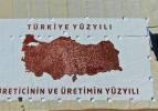 Kurutmalık domateslerle Türkiye haritası oluşturulup ‘Türkiye Yüzyılı' yazıldı