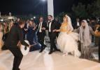 Şanlıurfa'da aşiret düğünü! Kilolarca altın takılan gelin ayakta duramadı