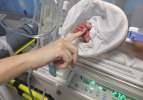 Organlarıyla 6 kişiye umut olan anneden kuvözdeki bebeğine son dokunuş
