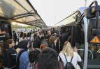 İstanbullunun ulaşım çilesi bitmiyor: Metro ve metrobüs durakları doldu taştı