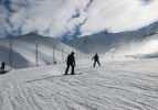 Palandöken’de kayak sezonu açıldı: Kayakseverler ilk günde adeta dağa akın etti