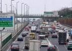 İstanbul'da trafik yaşam kalitesini etkiliyor! Trafikte geçen süre belli oldu...