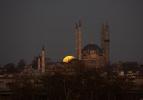 Selimiye Camii ile dolunay manzarası mest etti