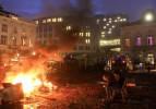 Avrupa yangın yeri: AP binası kuşatıldı