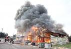 Kocaeli'de market deposunda yangın: Alevler her yeri sardı