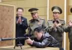 Kim Jong silah fabrikası gezdi: Hedefi 12'den vurdu!