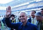Tüm dünya Mourinho'nun Fenerbahçe'ye imzasını konuşuyor