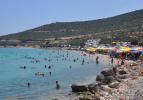 Mersin'deki plajlar, bayram tatilini denizde geçirmek isteyenleri ağırlıyor