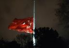 Milli yas nedeniyle bayraklar yarıya indirildi