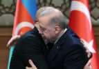 Erdoğan ile Aliyev'den samimi kucaklaşma
