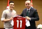 Siyasete giren Mesut Özil süreci anlattı