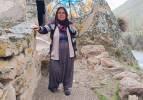 Anneanne hobisi sayesinde köyünden çıkmadan 5 dil öğrendi! Dünyaya satıyor...