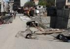 Gaziosmanpaşa'da yol çöktü! Çatlaklar oluşan iki bina tahliye edildi